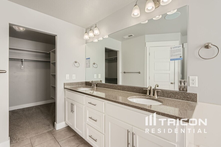 Building Photo - 4461 Breezy Meadow Dr