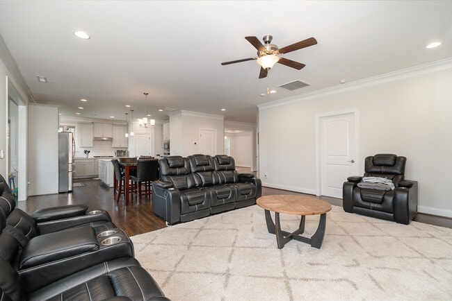 Building Photo - 6006 Tanoak Ct