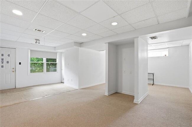 Building Photo - 5291 Manhasset Cove