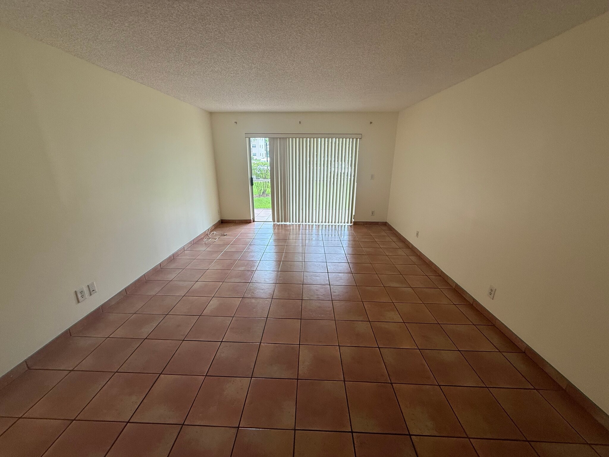 Building Photo - 6075 N Sabal Palm Blvd