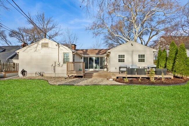 Building Photo - 7329 Ash St