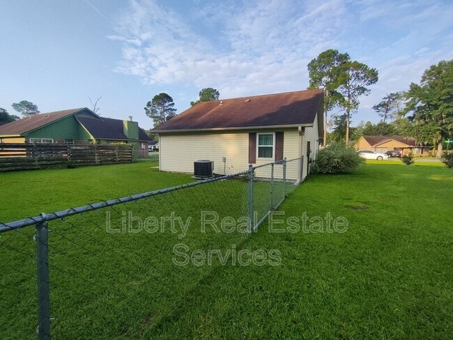 Building Photo - 633 Trevor St