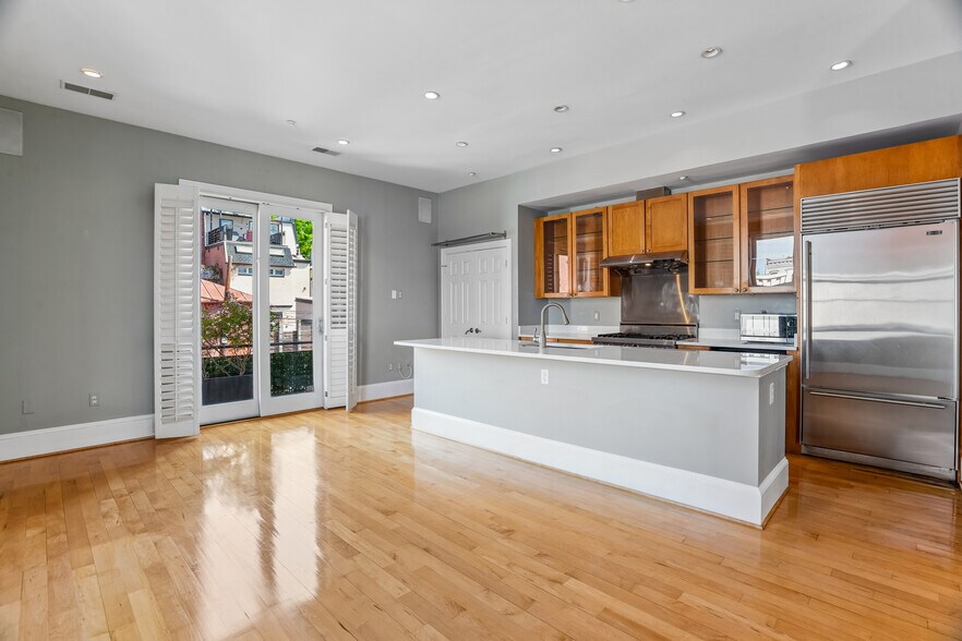 Building Photo - 1343 Q St NW