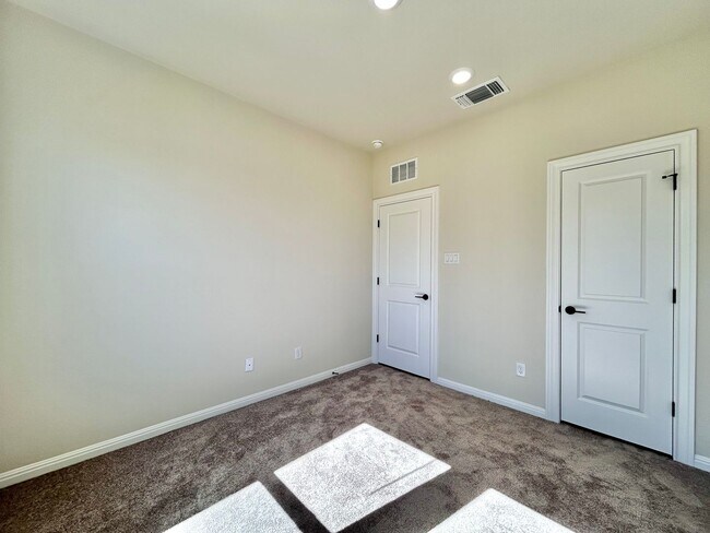 Building Photo - Spacious 4/BR 3/BA Home with Modern Upgrades in Leander