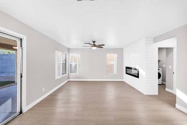 Building Photo - Stunning Remodeled Summerlin Home!