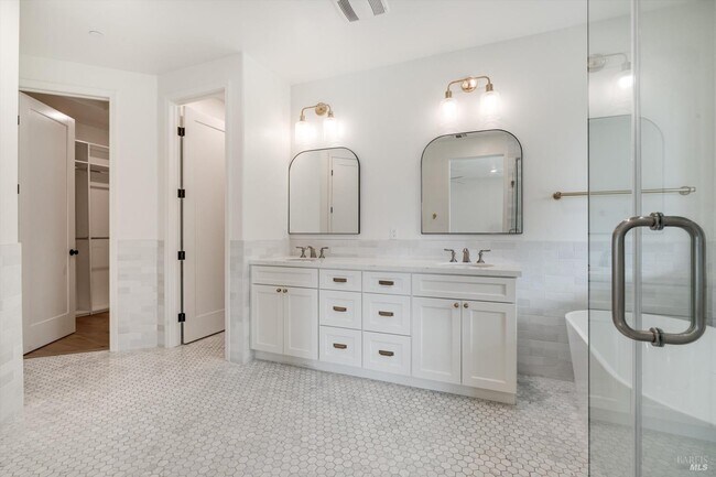 Building Photo - 1980 Bent Tree Pl