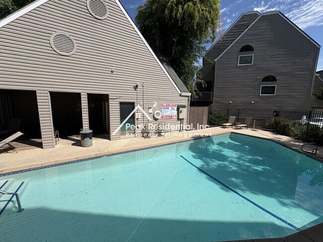 Building Photo - Spacious Citrus Heights 3bd/2.5ba Condo!