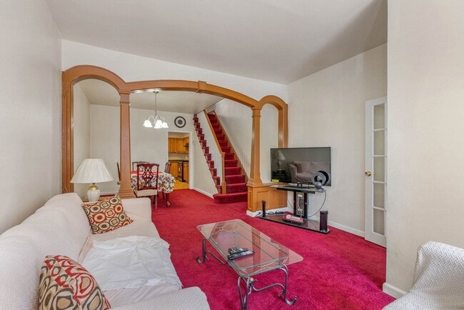 Building Photo - 513 Morris St