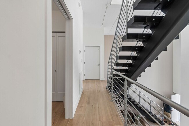 Building Photo - 1343 4th St