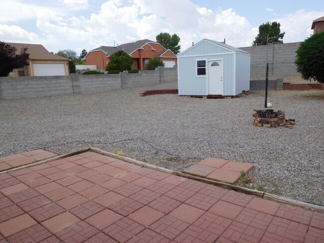 Building Photo - 7401 Branco Dr NE
