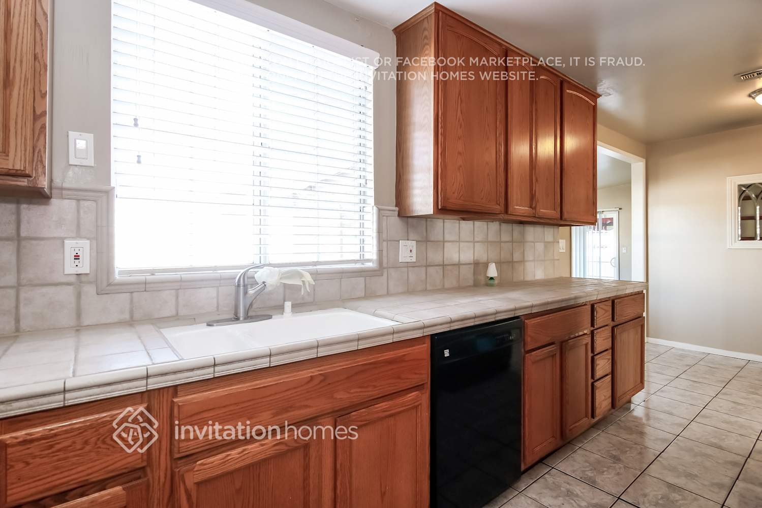 Building Photo - 547 S Yorba St