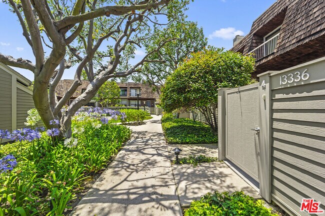Building Photo - 13336 Maxella Ave