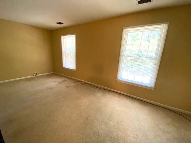 Building Photo - 106 Strode Cir