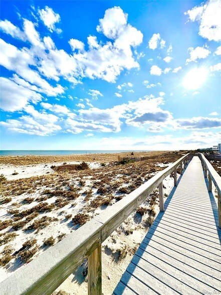 Building Photo - 253 Dune Rd