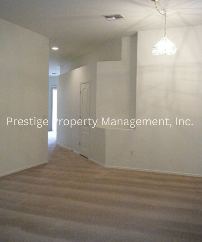 Building Photo - 3/2 Spacious Vail Home, Must See!