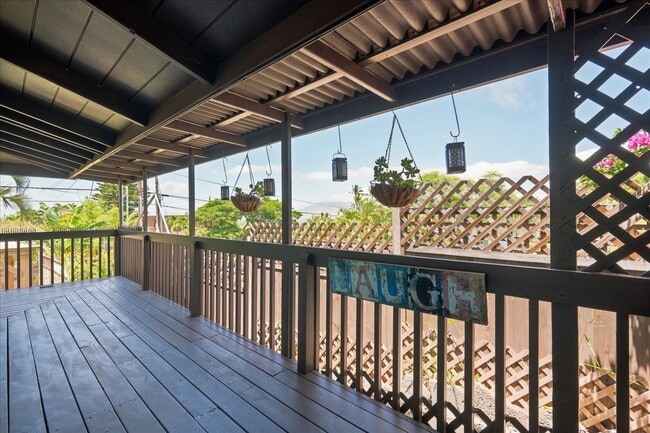 Building Photo - 3161 Mapu Dr