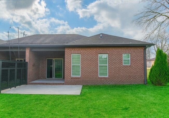 Building Photo - 118 Haven St