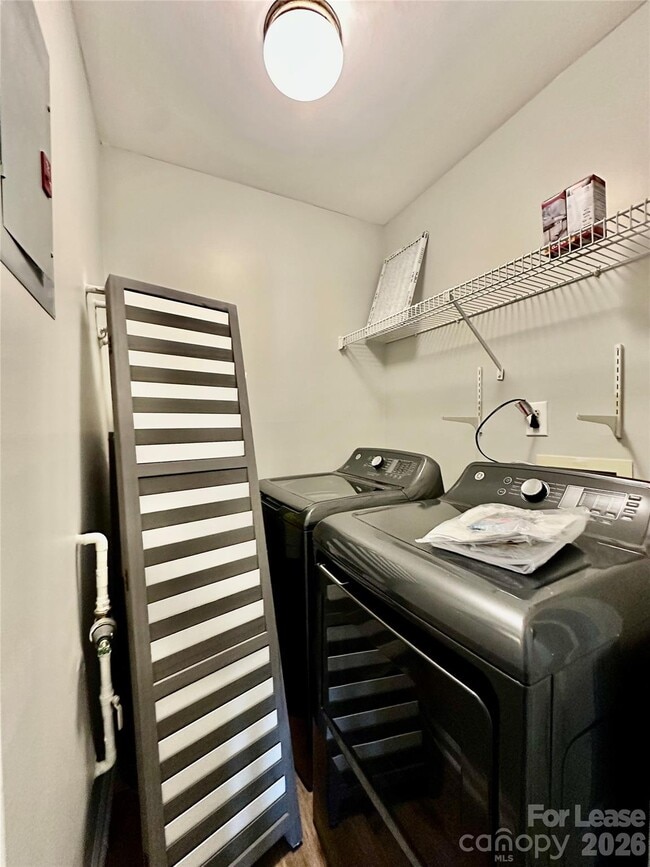 Building Photo - 10240 Rose Meadow Ln