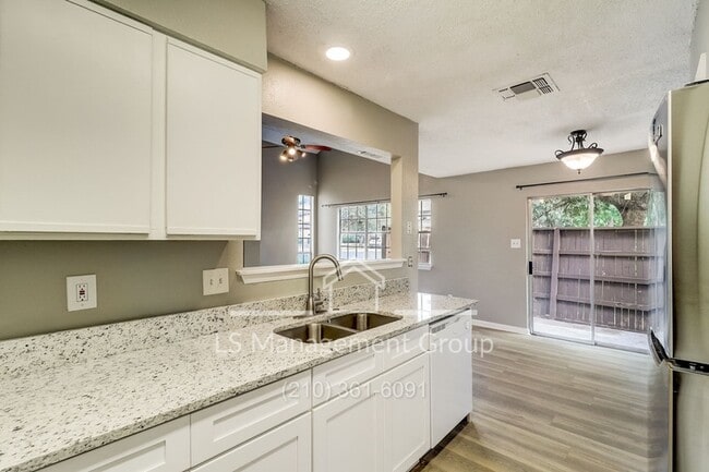 Building Photo - 7523 Oak Chase