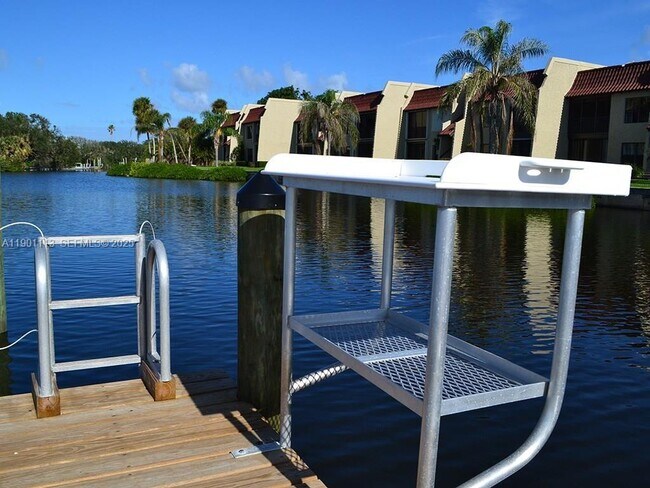 Building Photo - 5151 Jimmy Buffett Mem Hwy