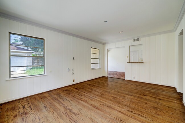 Building Photo - 5642 Wickersham Ln