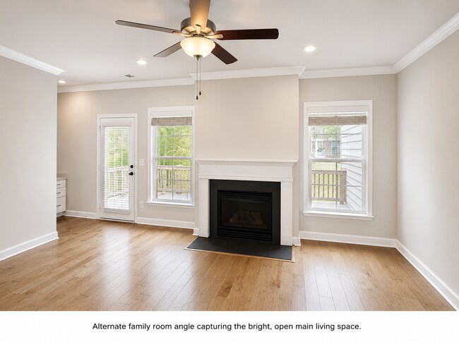 Building Photo - Like-New 3BR/3.5BA End-Unit Townhome in Buford – Near Suwanee Town Center and Mall of Georgia