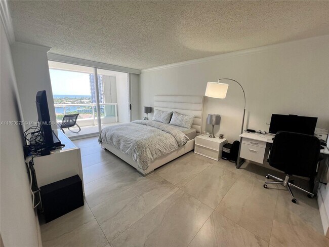 Building Photo - 21055 Yacht Club Dr
