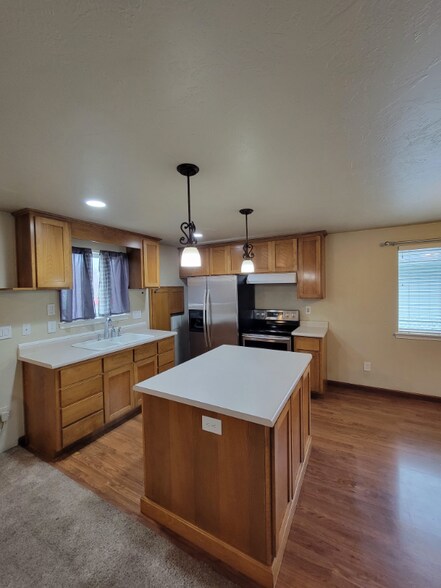 Building Photo - 2364 Howard Ave