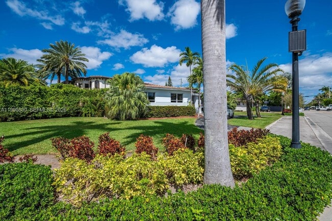 Building Photo - 9520 E Broadview Dr