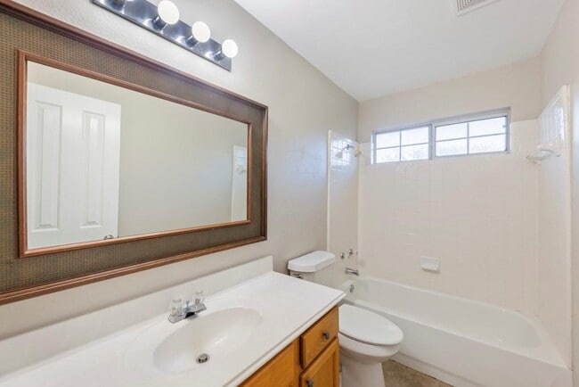 Building Photo - 17901 Madden Dr