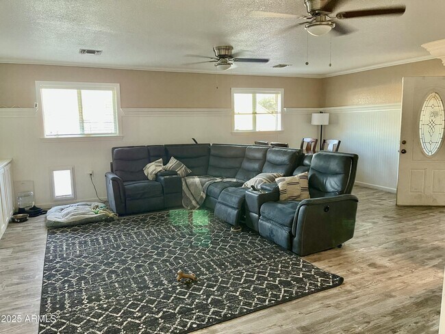 Building Photo - 1100 N Brown Ave