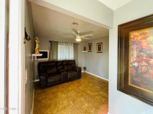 Building Photo - 3720 W Mauna Loa Ln