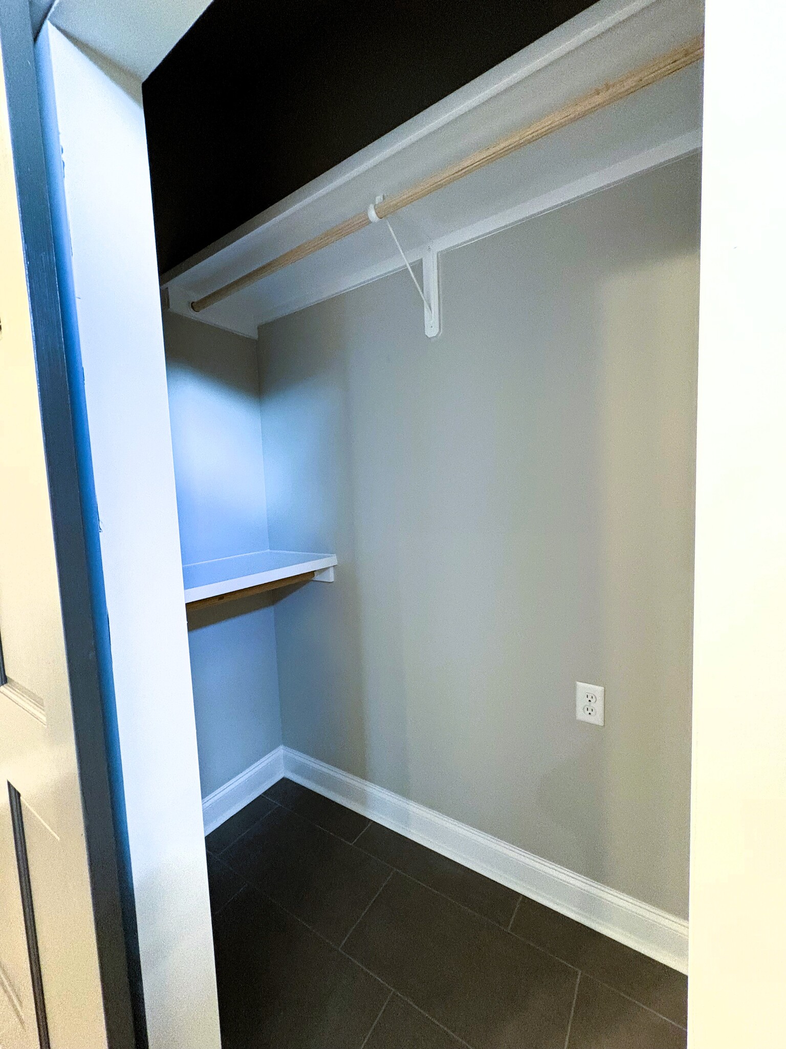 master closet - 107 Centre Sarcelle Blvd