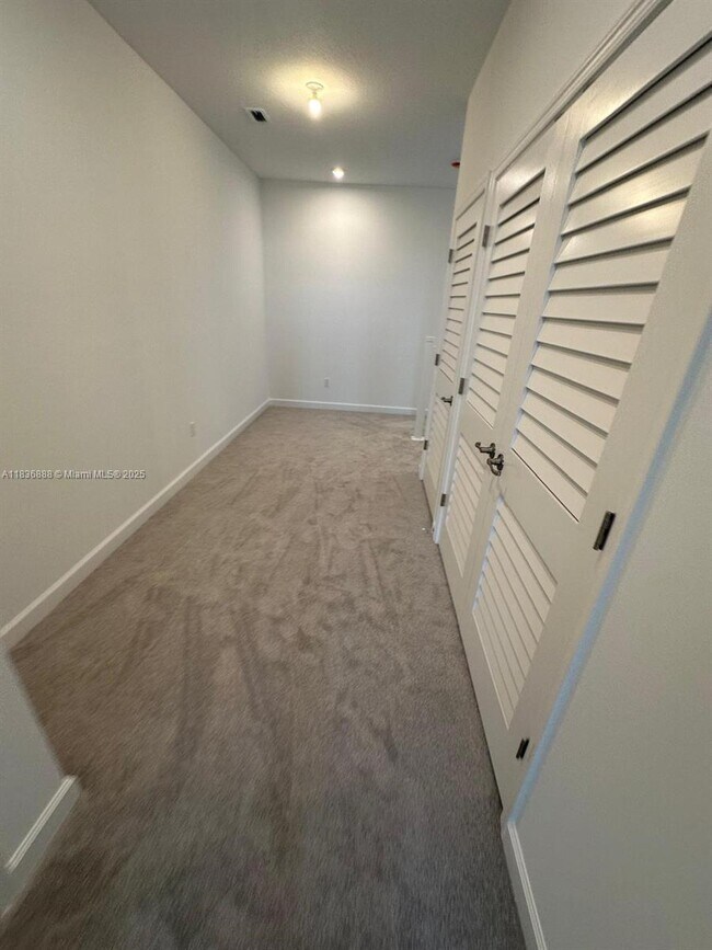 Building Photo - 14051 SW Thorens Dr