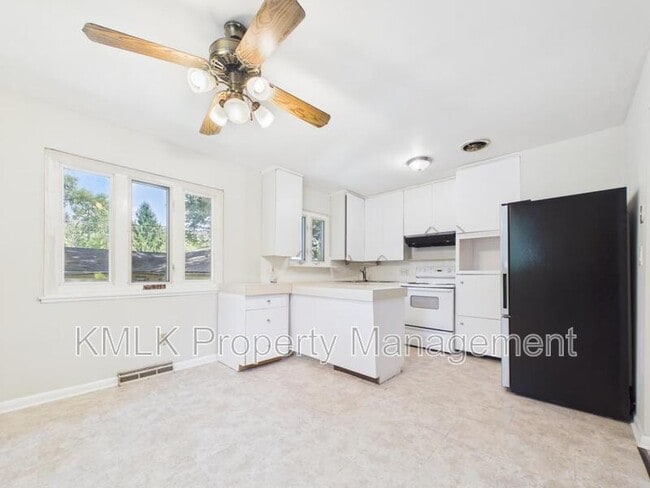 Building Photo - 1323 Hilton Dr