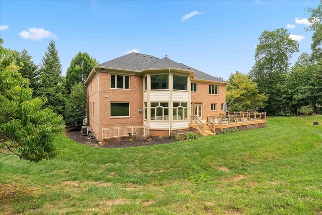 Building Photo - Your New Home Awaits