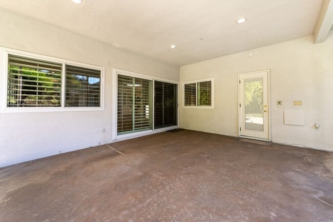 Building Photo - Alto Cedro Estate Lease