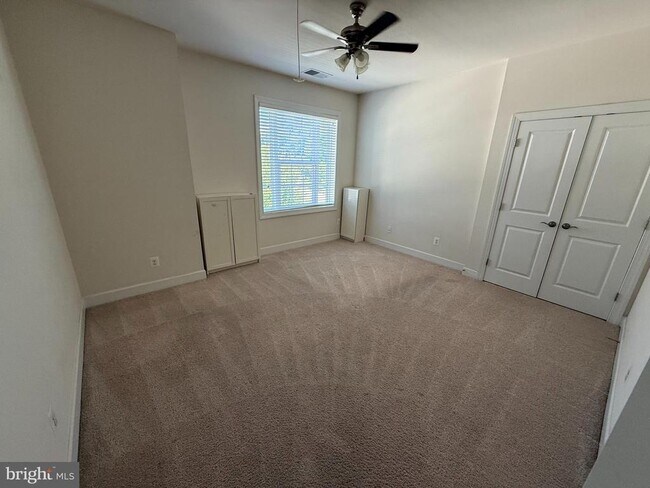 Building Photo - 10905 Fairmont Ln