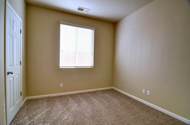 Building Photo - Fantastic 3 Bedroom/2 Bath Harlan Ranch Patio Home for Lease