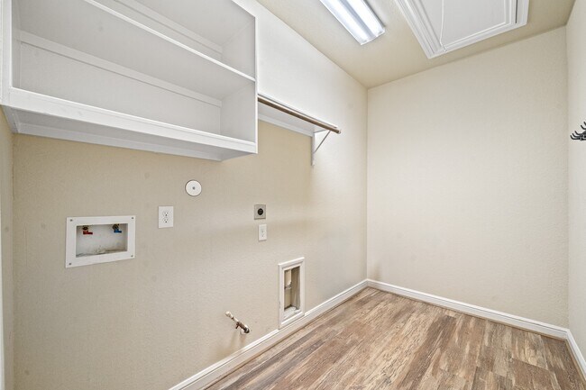 Building Photo - 15114 Winthrop Manor Way