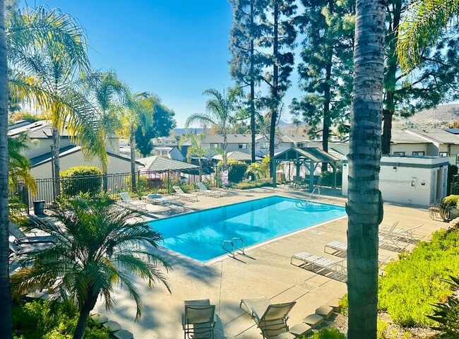Building Photo - Stunning Townhome In Santee with Modern Fi...
