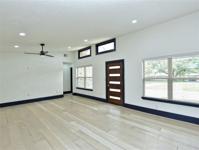 Building Photo - 11800 Tedford St