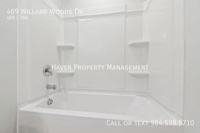 Building Photo - 409 Willard Wds Dr