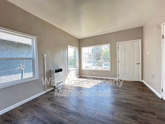 Building Photo - 155 W 43rd St