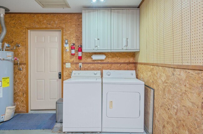 Building Photo - 101 Cedar Ridge Way