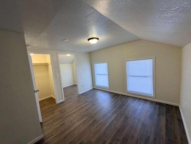 Building Photo - 651 W Bruce St