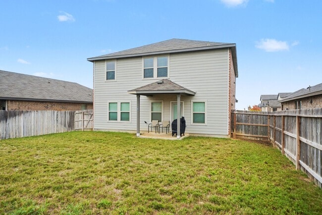 Building Photo - Stylish & Spacious 5-Bed in Prime Schertz Location! - Realtor Commission: $500