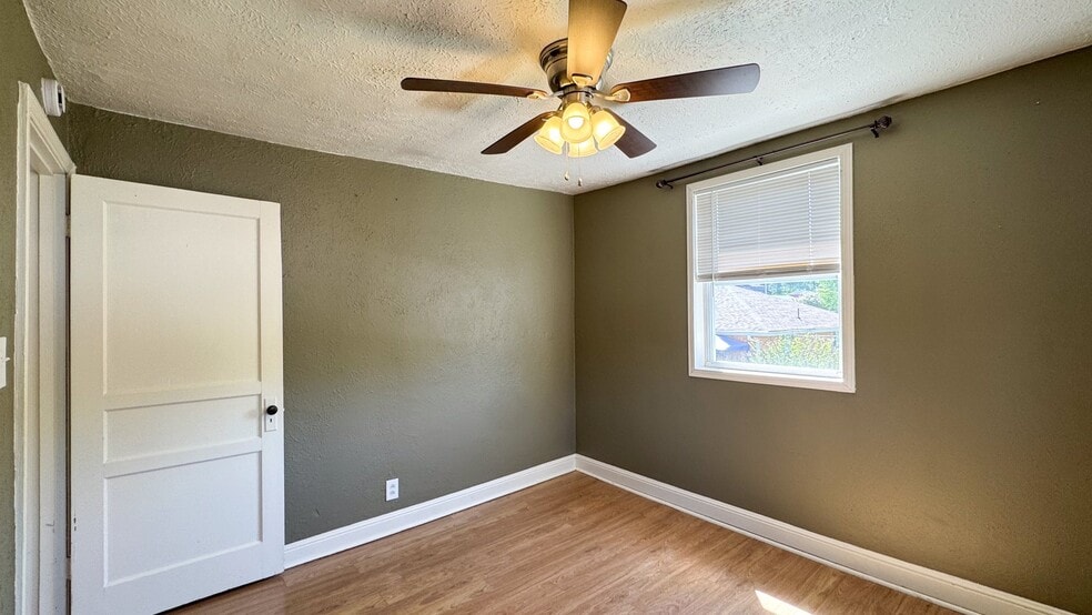 Building Photo - 321 S Walnut St