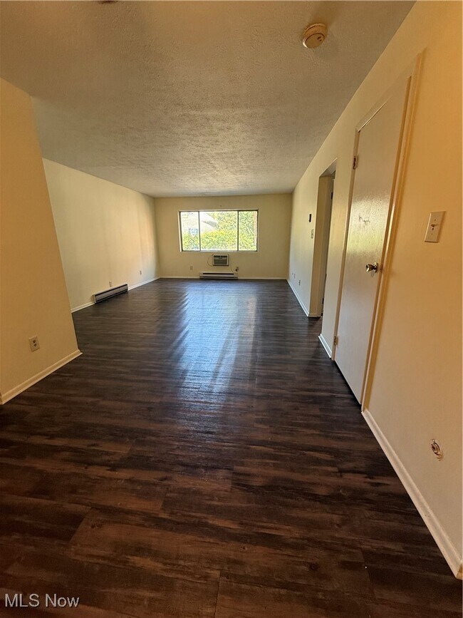 Building Photo - 1019 Maple Ave