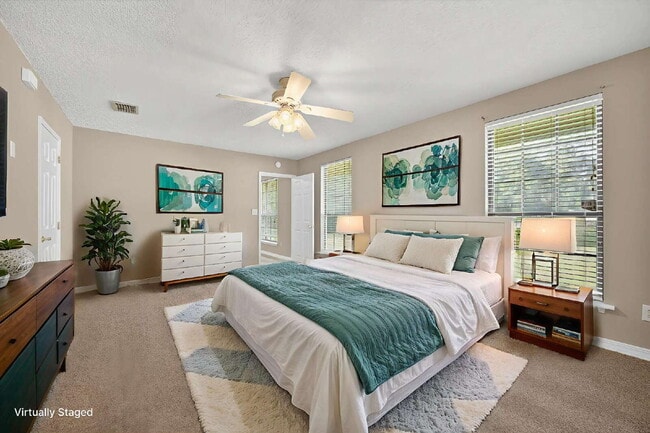 Building Photo - Spacious 3BR Home with Fireplace, Garage & Private Yard